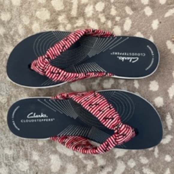 Clarks flip flops - Picture 3 of 7